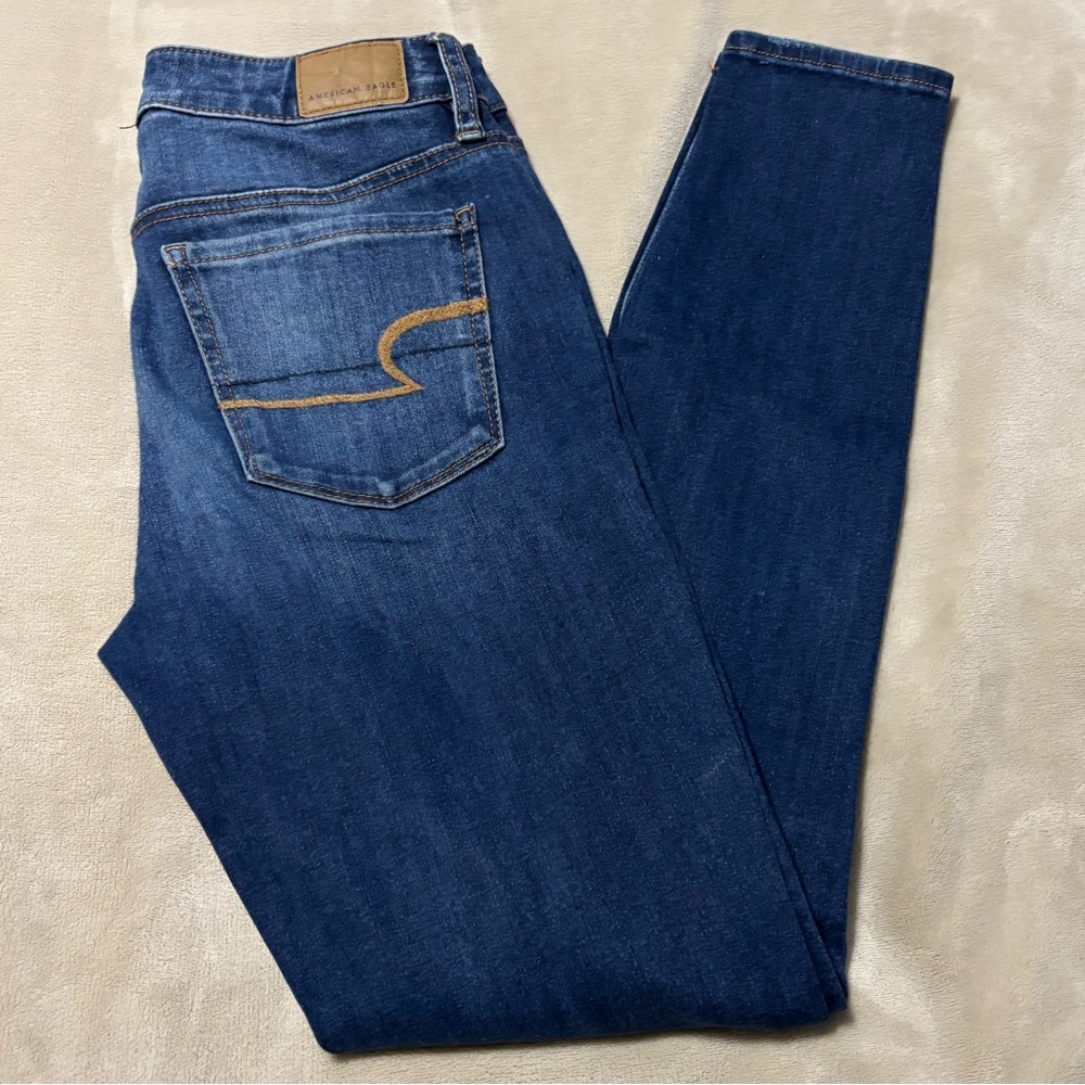 American Eagle Outfitters Distressed Hi-Rise Jegging
